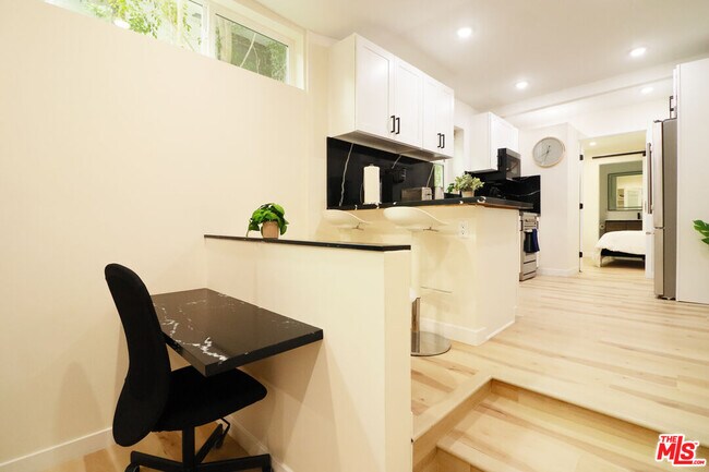 Foto del edificio - 9040 Phyllis Ave