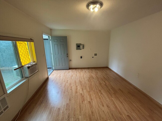 Foto del edificio - 48015 W 2nd St