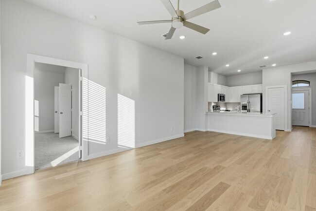 Building Photo - 3912 Sandstone Dr