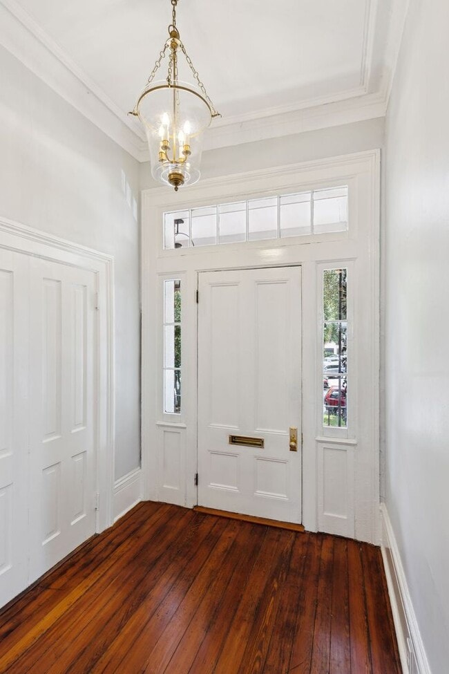 Building Photo - Historic One Bedroom Apartment in Downtown Savannah