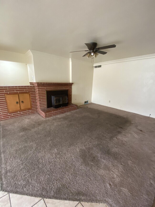 Building Photo - 714 El Toro Dr