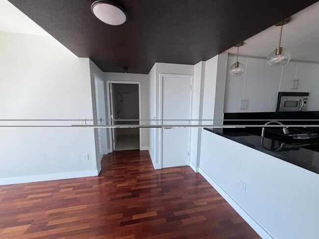 Building Photo - 325 7th Ave