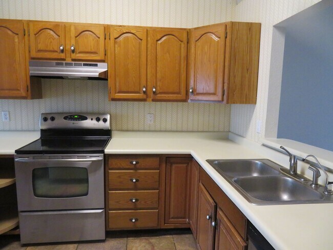 Building Photo - CLEAN LARGE 2 Bedroom, 2 Bath Home for Rent