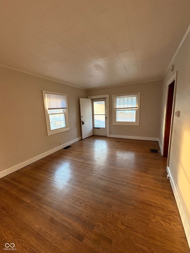 Building Photo - 6125 Kingsley Dr