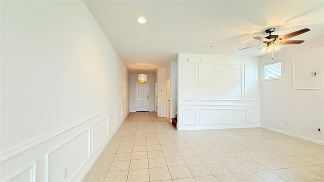 Building Photo - 233 Quemado Dr