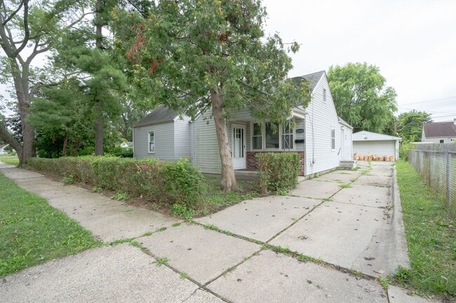 Building Photo - Make  this your new home!