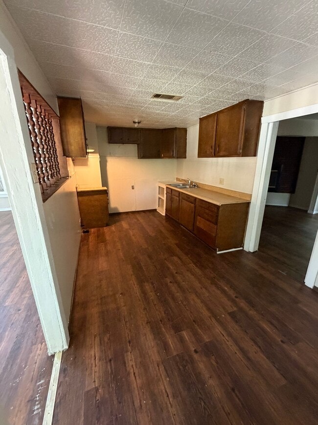 Building Photo - 2415 Clay Ave