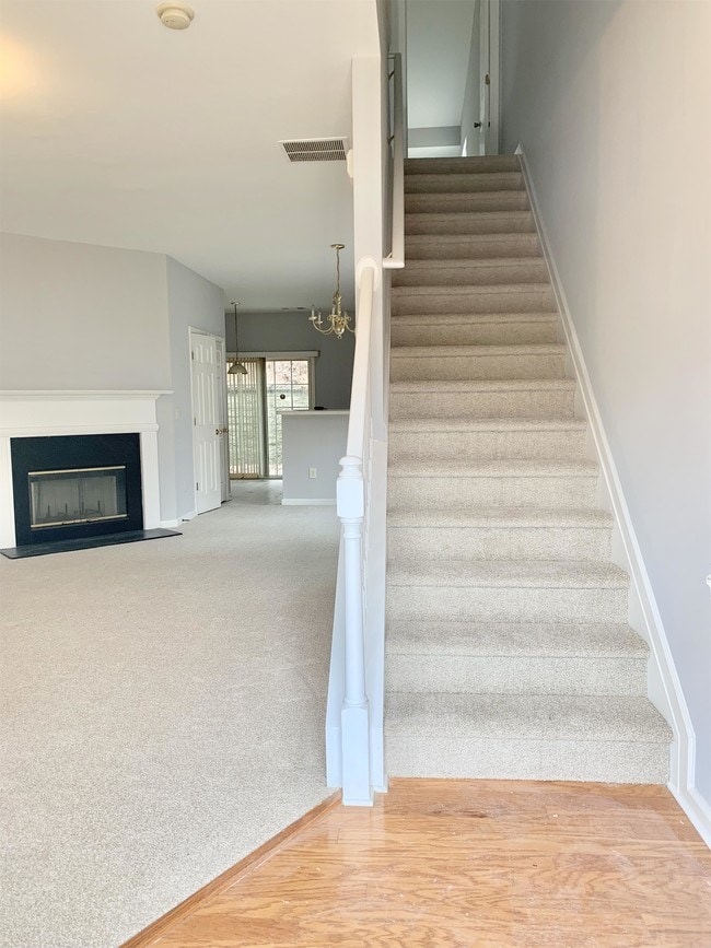 Building Photo - 893 Redwood Dr NW