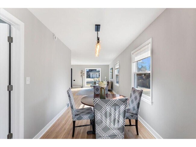 Foto del edificio - 2910 Vernon Ave S