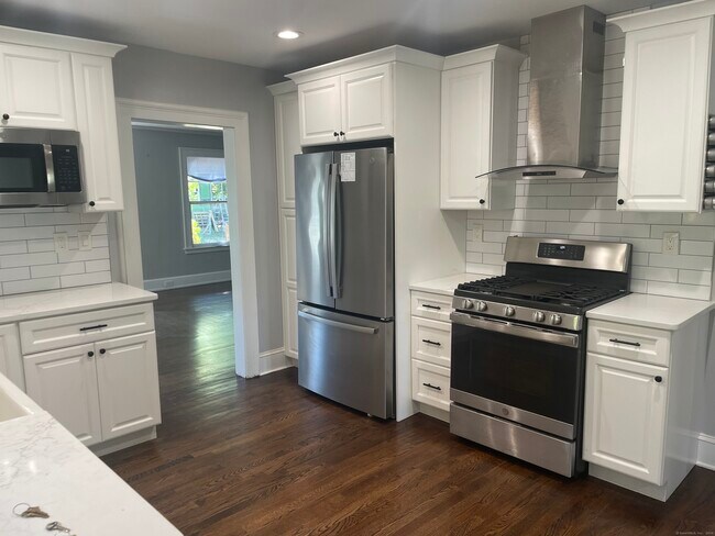 Foto del edificio - 880 Quaker Ln S