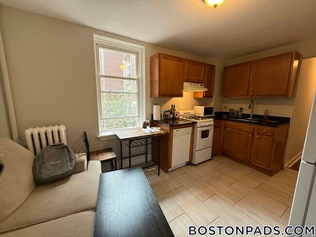 Building Photo - 70 Joy St