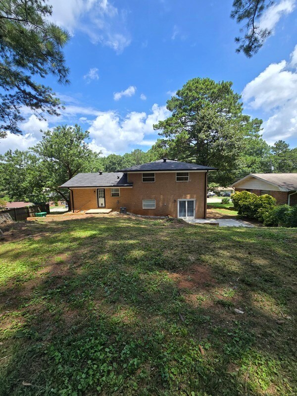 Building Photo - 2138 Kilarney Rd