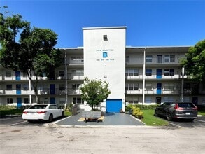 Building Photo - 551 SW 135th Ave