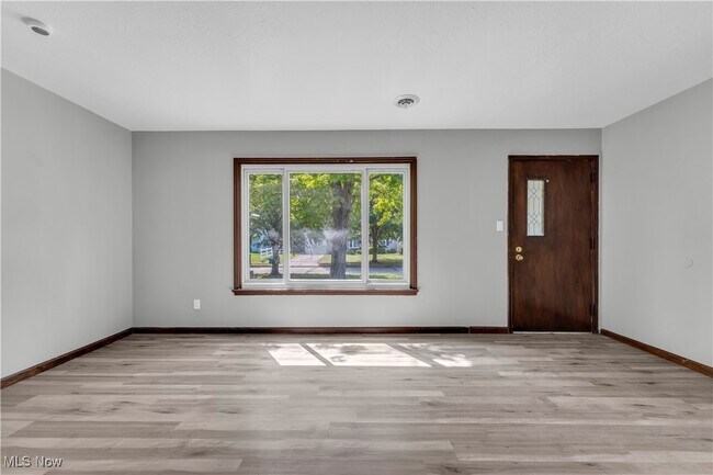 Building Photo - 6415 Aylesworth Dr