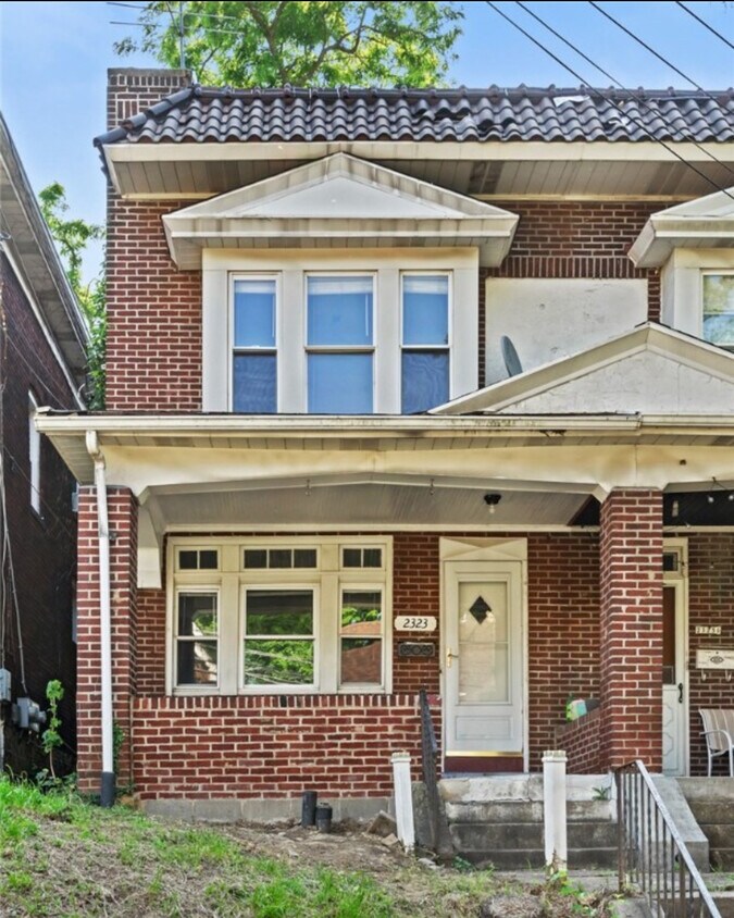 Primary Photo - 2323 Sherbrook St