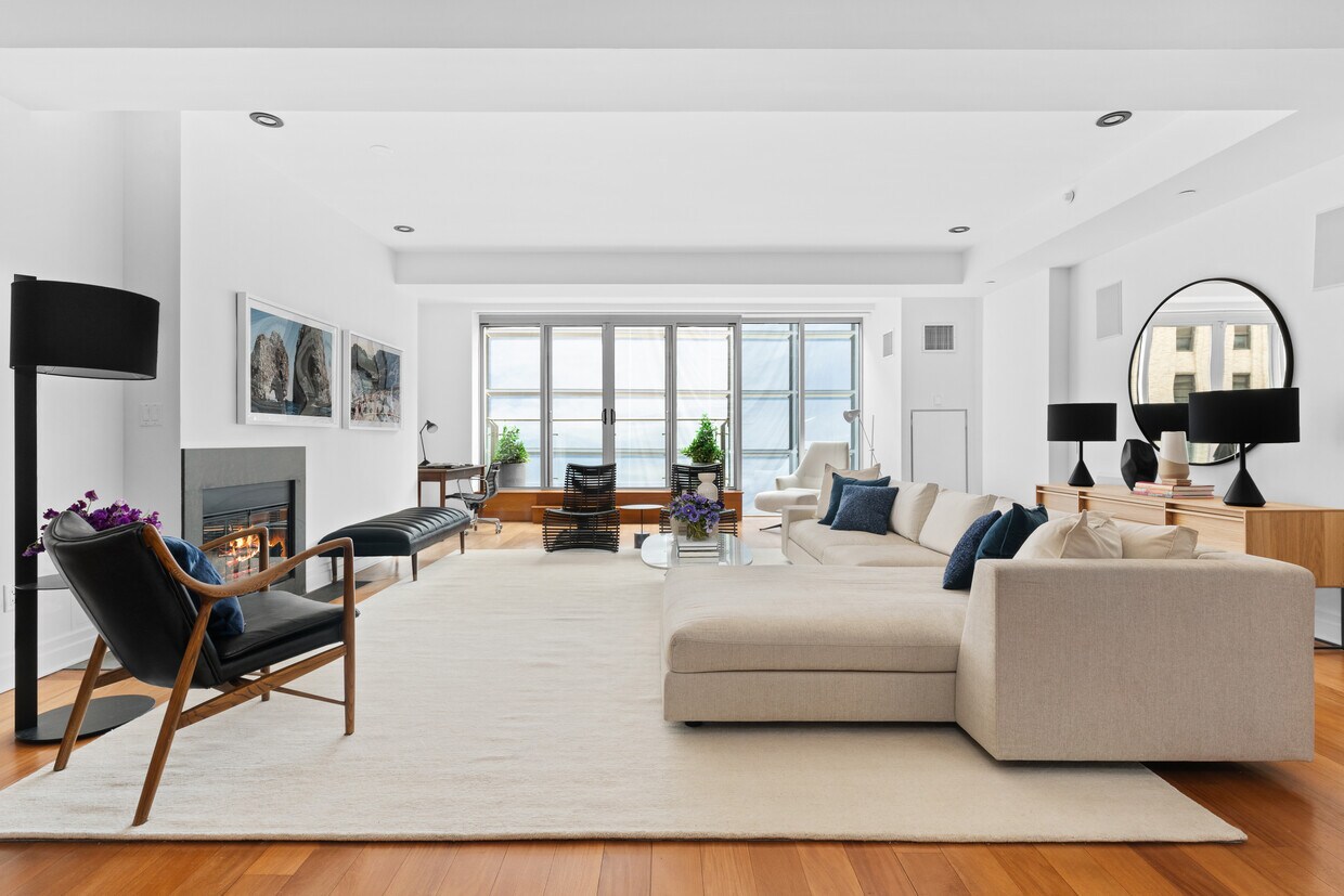 Primary Photo - 135 W 14th St