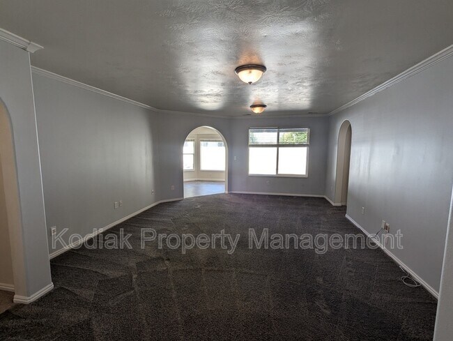 Photo - 978 York Dr House