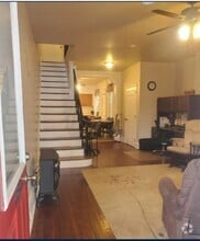 Building Photo - 459 E Strawberry St