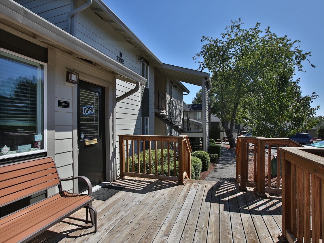 7246 SW Garden Home Rd Unit E7, Portland, OR 97223 Room for Rent in