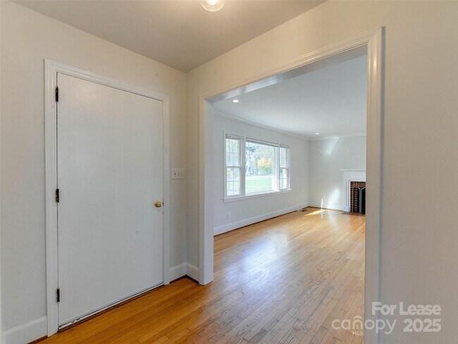 Foto del edificio - 1432 Bevis Dr