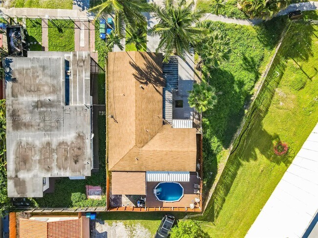 Foto del edificio - 1021 NW 23rd Ave