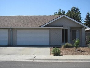 Building Photo - 907 Princeton Pl