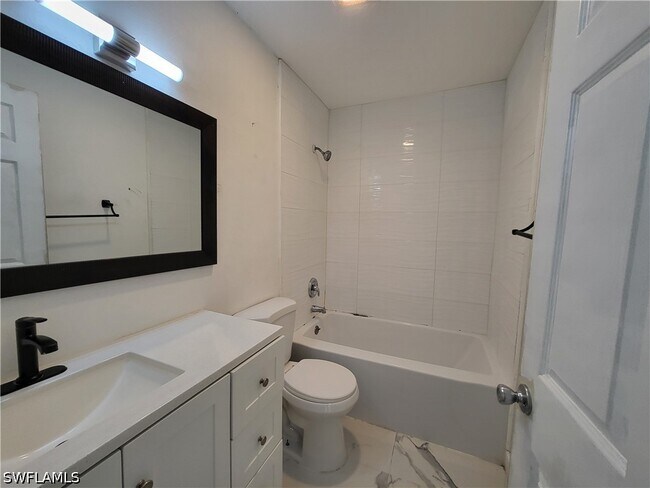 Foto del edificio - 11535 Chapman Ave