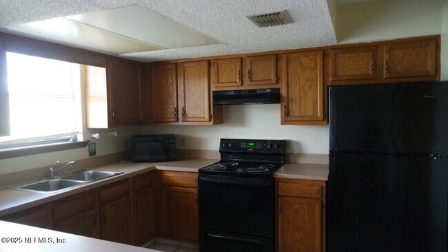 Building Photo - 1389 Pawnee St