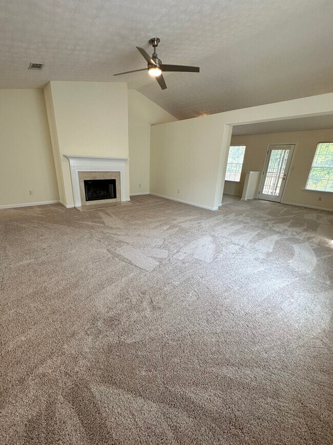 Foto del edificio - 5724 Rockingwood Dr