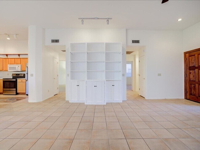 Foto del edificio - PRICE REDUCTION!!!