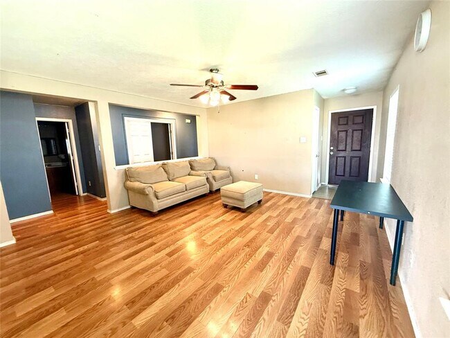 Foto del edificio - 15327 Harris Canyon Ln