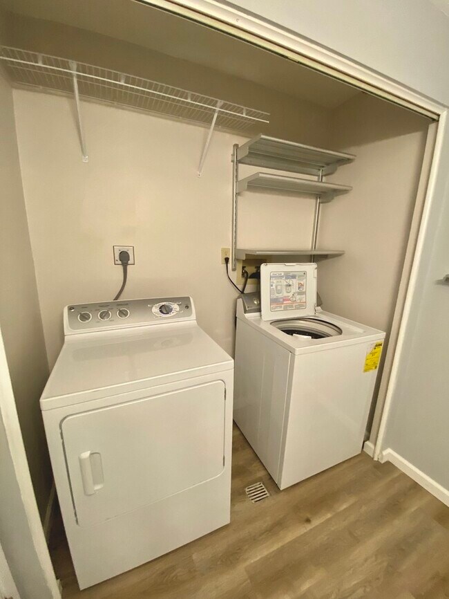 Building Photo - 518 Riddle Rd