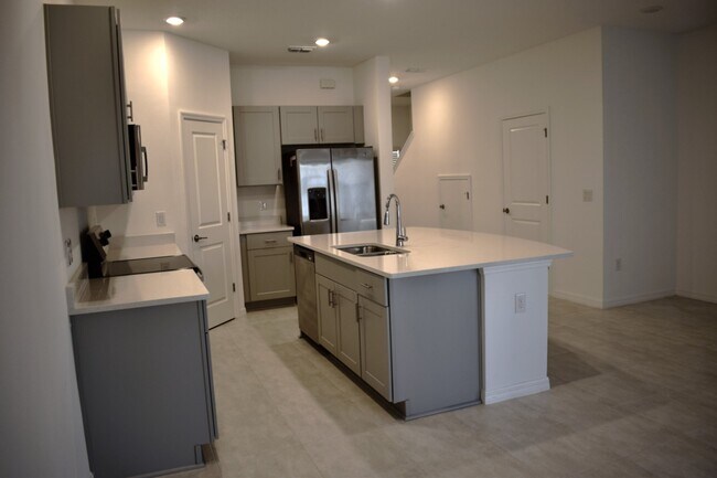 Building Photo - 2942 Canary Ave