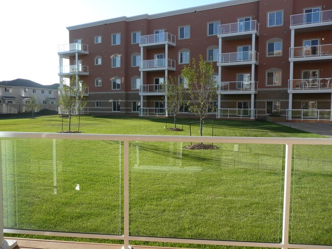 Building Photo - 263-263 Macewan Rd