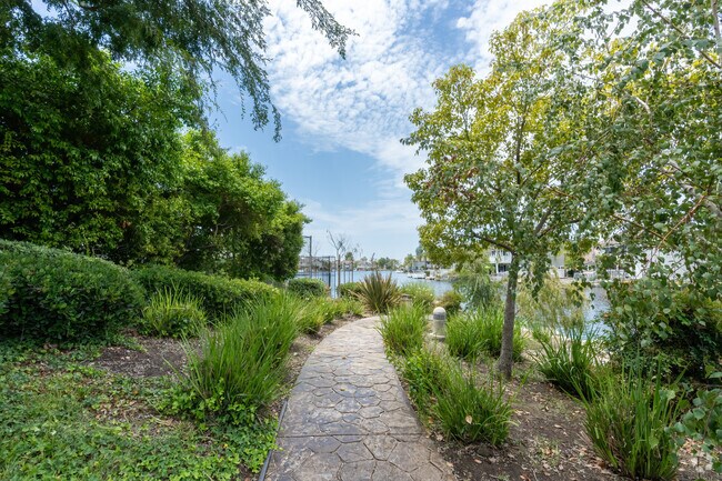 Yorba Linda community members love the easy access and well kept walking paths.