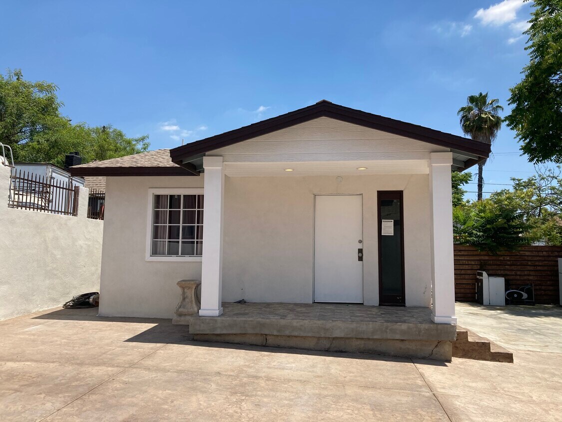 2 bed 1 bath - 521 N Avenue 50