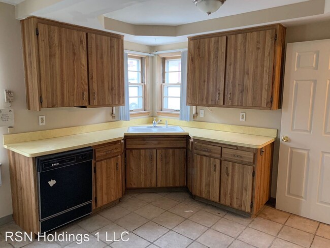Building Photo - 3 br, 1 bath House - 18400 HAZELWOOD AVE