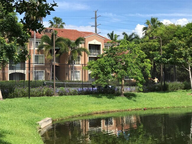 Foto del edificio - 4840 N State Rd 7