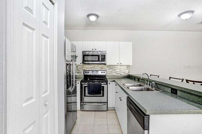 Building Photo - 2322 28th Ave E