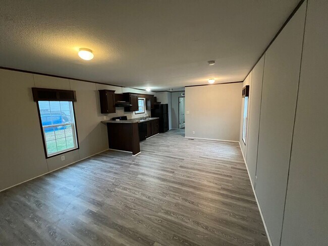 Building Photo - 3 bedroom 2 bath home for rent
