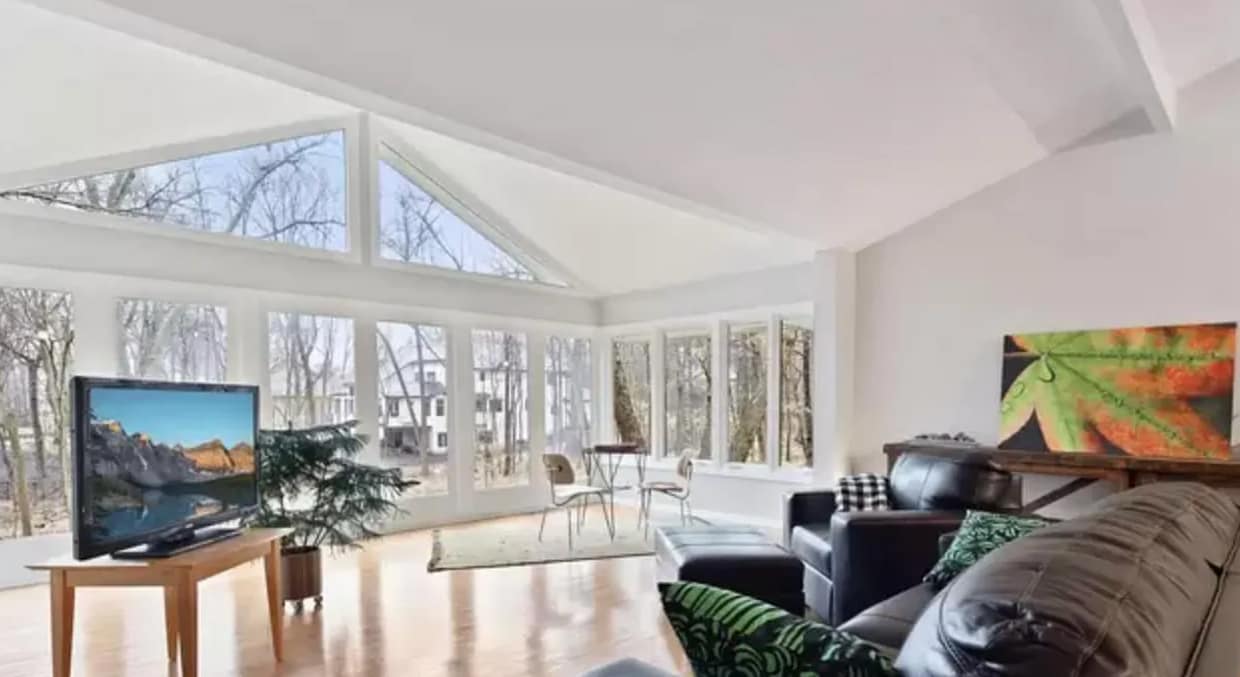 Family room - 20565 Linden Rd