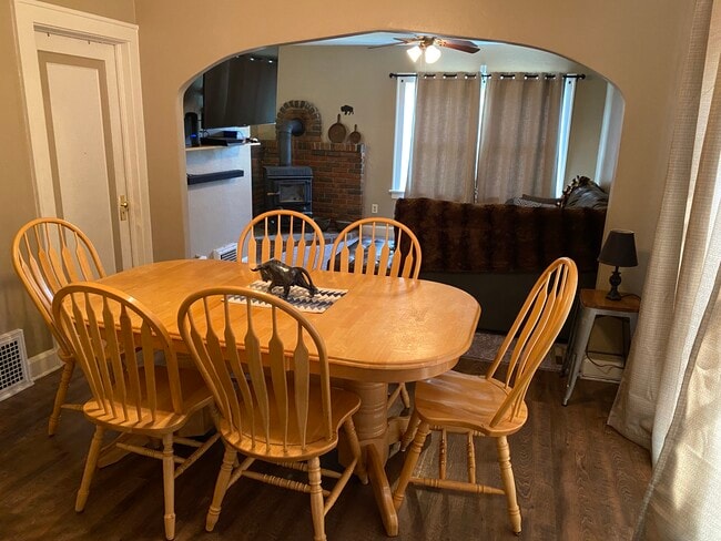 Building Photo - 2617 Maple Ave NE