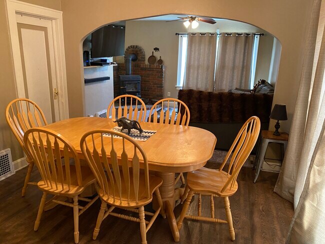 Foto del edificio - 2617 Maple Ave NE