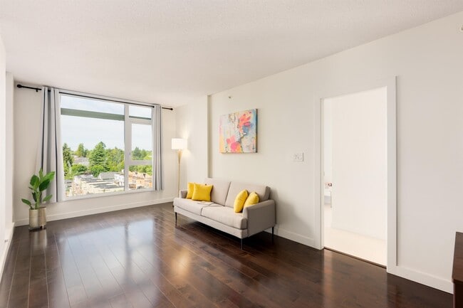 Building Photo - 4083 Cambie St