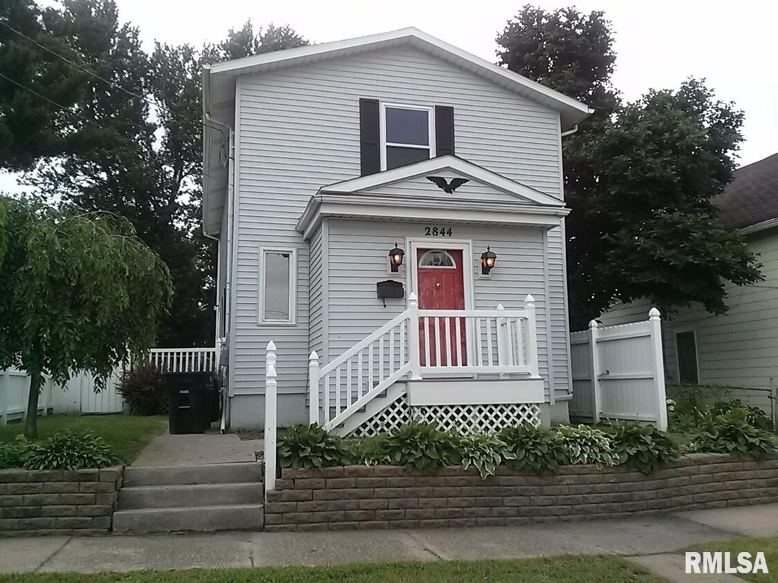 Primary Photo - 2844-5 1/2 5 1/2 Ave
