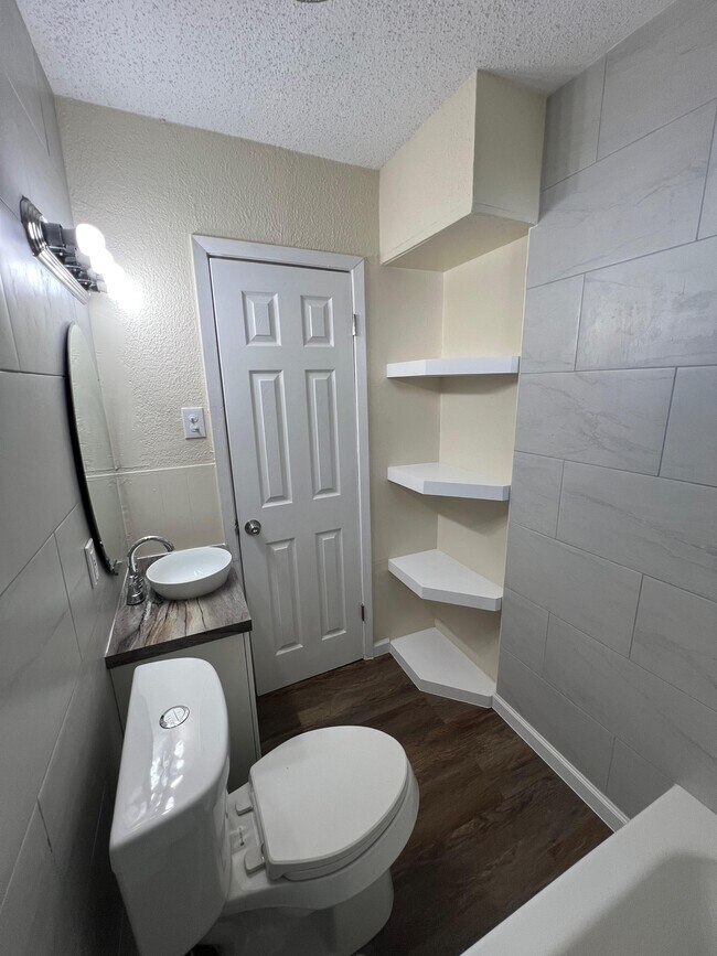 Foto del edificio - 1108 Williamson Dr