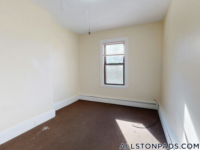 Building Photo - 11A Linden St