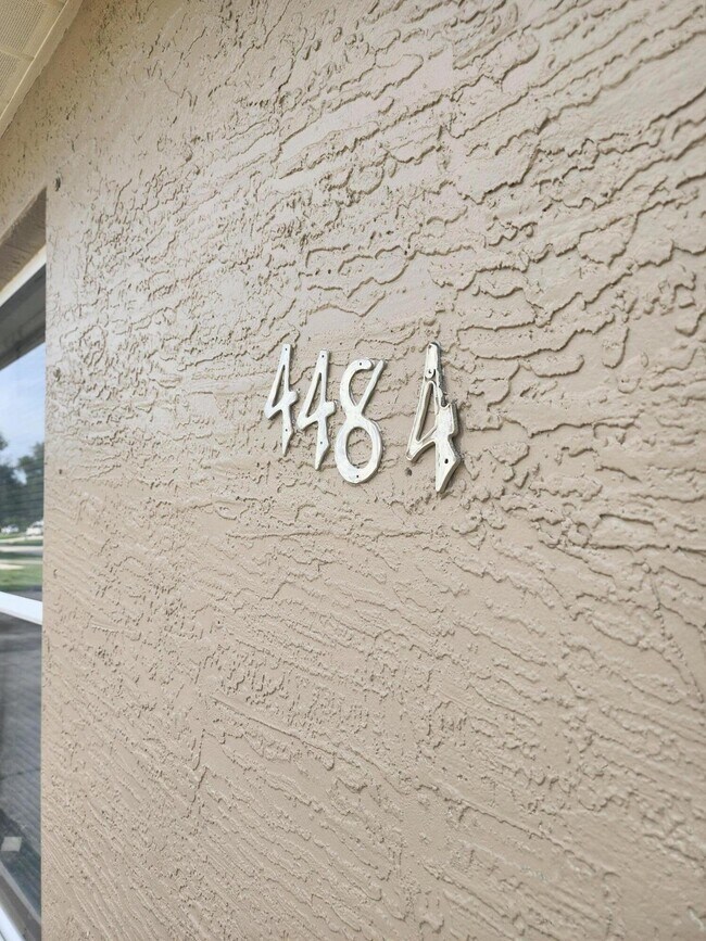 Foto del edificio - 4480 Timber Ridge Ln