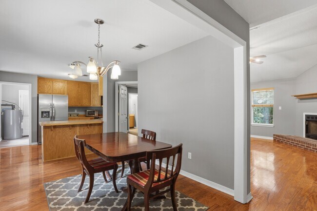 Foto del edificio - 2115 Byron Paul Ln