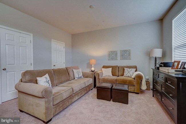 Building Photo - 476 N Palace Dr Building Photo - 476 N Palace Dr